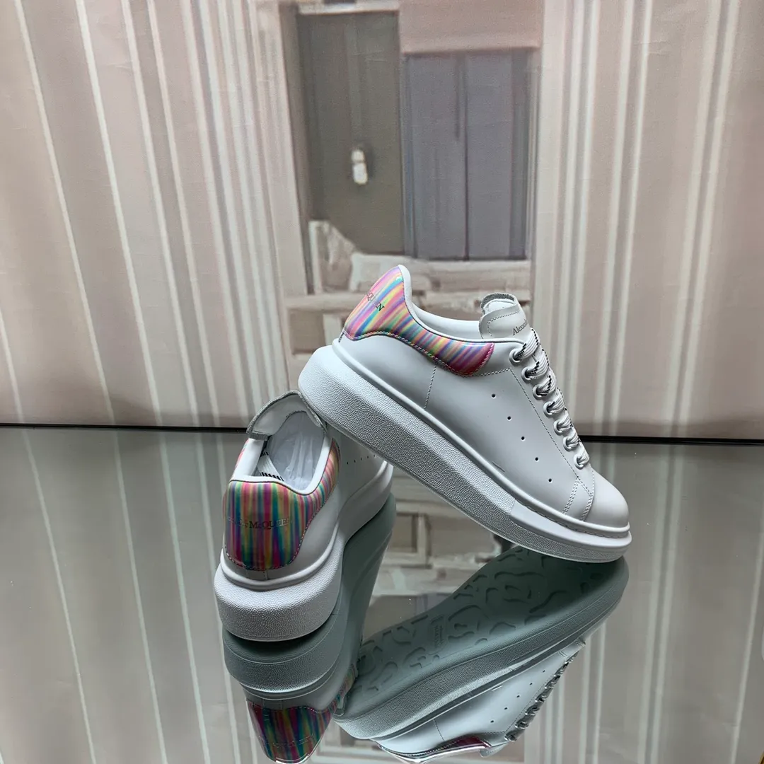 👟👟Ex-factory price 560👟👟 Professional McQueen factory. Top version. Couple style Alexander McQUEEN high version has been upgraded to the highest quality again✅ 💪McQueen Spring, Summer, Autumn and Winter top version Purchasing level✅ Recruiting national online and offline agents to join🤝 🏆Fabric: Original materials imported from Italy. Texture, water-resistant and non-discoloring 🏆Inner lining: ️A-grade Italian imported lining resistant to dirt, sweat-absorbent, breathable and comfortable 🏆Foot pads: top-grade imported Italian super-soft cowhide leather 🏆Outsole: PU+counter 1:1 🏆Shoe box: original white box. Plus white flip cover for double-layer protection. Cloth bag. Handbag. Certificate of 1:1 mold opening, 4-piece set. Delivered with a pair of shoelaces. 🖕🏿🖕🏿🖕🏿 You can choose any pair of shoelaces in any color of our factory 🏆Code number: women's 34-41. men's 38-46 🏆Special remarks (women's code 34.40.41, men's code 38.45.46 is customized, no returns or exchanges) Win-win cooperation 🤝